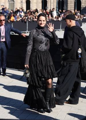 Noémie Merlant arrives at the Louis Vuitton Collection Femme Prêt à Porter Printemps Eté 2026 fashion show as part of Paris Fashion Week PFW in the Cour Carrée du Louvre, Paris, France, on September 30, 2025 Denis Guignebourg Bestimage Arrivals at the Louis Vuitton fashion show as part of Spring Summer 2026 Paris Fashion Week held at The Louvre in Paris, France, on September 30, 2025 Paris France  Copyright: xDenisxGuignebourgx xBestimagexDenisxGuignebourgx xBestimagex