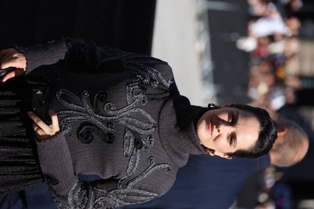 Noémie Merlant arrives at the Louis Vuitton Collection Femme Prêt à Porter Printemps Eté 2026 fashion show as part of Paris Fashion Week PFW in the Cour Carrée du Louvre, Paris, France, on September 30, 2025 Denis Guignebourg Bestimage Arrivals at the Louis Vuitton fashion show as part of Spring Summer 2026 Paris Fashion Week held at The Louvre in Paris, France, on September 30, 2025 Paris France  Copyright: xDenisxGuignebourgx xBestimagexDenisxGuignebourgx xBestimagex
