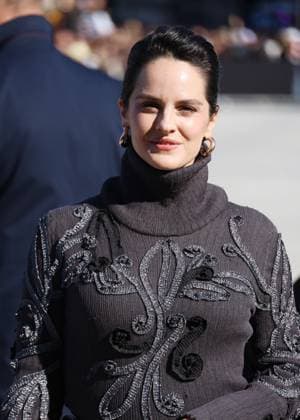 Noémie Merlant arrives at the Louis Vuitton Collection Femme Prêt à Porter Printemps Eté 2026 fashion show as part of Paris Fashion Week PFW in the Cour Carrée du Louvre, Paris, France, on September 30, 2025 Denis Guignebourg Bestimage Arrivals at the Louis Vuitton fashion show as part of Spring Summer 2026 Paris Fashion Week held at The Louvre in Paris, France, on September 30, 2025 Paris France  Copyright: xDenisxGuignebourgx xBestimagexDenisxGuignebourgx xBestimagex