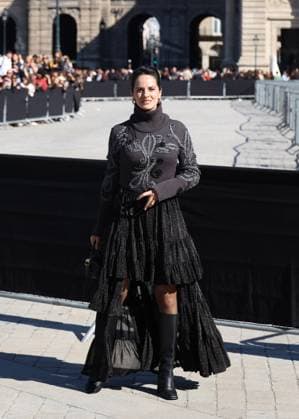 Noémie Merlant arrives at the Louis Vuitton Collection Femme Prêt à Porter Printemps Eté 2026 fashion show as part of Paris Fashion Week PFW in the Cour Carrée du Louvre, Paris, France, on September 30, 2025 Denis Guignebourg Bestimage Arrivals at the Louis Vuitton fashion show as part of Spring Summer 2026 Paris Fashion Week held at The Louvre in Paris, France, on September 30, 2025 Paris France  Copyright: xDenisxGuignebourgx xBestimagexDenisxGuignebourgx xBestimagex