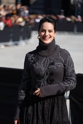 Noémie Merlant arrives at the Louis Vuitton Collection Femme Prêt à Porter Printemps Eté 2026 fashion show as part of Paris Fashion Week PFW in the Cour Carrée du Louvre, Paris, France, on September 30, 2025 Denis Guignebourg Bestimage Arrivals at the Louis Vuitton fashion show as part of Spring Summer 2026 Paris Fashion Week held at The Louvre in Paris, France, on September 30, 2025 Paris France  Copyright: xDenisxGuignebourgx xBestimagexDenisxGuignebourgx xBestimagex