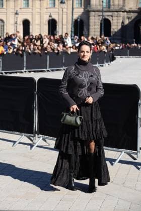 Noémie Merlant arrives at the Louis Vuitton Collection Femme Prêt à Porter Printemps Eté 2026 fashion show as part of Paris Fashion Week PFW in the Cour Carrée du Louvre, Paris, France, on September 30, 2025 Denis Guignebourg Bestimage Arrivals at the Louis Vuitton fashion show as part of Spring Summer 2026 Paris Fashion Week held at The Louvre in Paris, France, on September 30, 2025 Paris France  Copyright: xDenisxGuignebourgx xBestimagexDenisxGuignebourgx xBestimagex