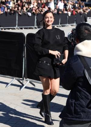 Ana de Armas arrives at the Louis Vuitton Collection Femme Prêt à Porter Printemps Eté 2026 show at the Paris Fashion Week PFW in the Cour Carrée du Louvre, Paris, France, on September 30, 2025 Denis Guignebourg Bestimage Arrivals at the Louis Vuitton fashion show as part of Spring Summer 2026 Paris Fashion Week held at The Louvre in Paris, France, on September 30, 2025 Paris France  Copyright: xDenisxGuignebourgx xBestimagexDenisxGuignebourgx xBestimagex