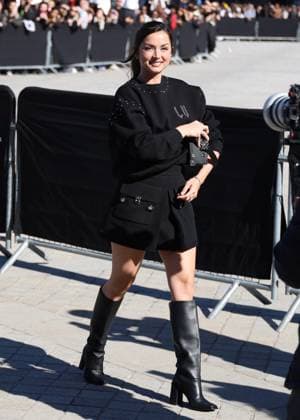 Ana de Armas arrives at the Louis Vuitton Collection Femme Prêt à Porter Printemps Eté 2026 show at the Paris Fashion Week PFW in the Cour Carrée du Louvre, Paris, France, on September 30, 2025 Denis Guignebourg Bestimage Arrivals at the Louis Vuitton fashion show as part of Spring Summer 2026 Paris Fashion Week held at The Louvre in Paris, France, on September 30, 2025 Paris France  Copyright: xDenisxGuignebourgx xBestimagexDenisxGuignebourgx xBestimagex