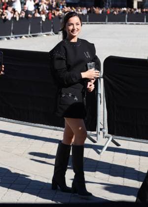 Ana de Armas arrives at the Louis Vuitton Collection Femme Prêt à Porter Printemps Eté 2026 show at the Paris Fashion Week PFW in the Cour Carrée du Louvre, Paris, France, on September 30, 2025 Denis Guignebourg Bestimage Arrivals at the Louis Vuitton fashion show as part of Spring Summer 2026 Paris Fashion Week held at The Louvre in Paris, France, on September 30, 2025 Paris France  Copyright: xDenisxGuignebourgx xBestimagexDenisxGuignebourgx xBestimagex