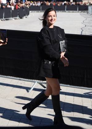 Ana de Armas arrives at the Louis Vuitton Collection Femme Prêt à Porter Printemps Eté 2026 show at the Paris Fashion Week PFW in the Cour Carrée du Louvre, Paris, France, on September 30, 2025 Denis Guignebourg Bestimage Arrivals at the Louis Vuitton fashion show as part of Spring Summer 2026 Paris Fashion Week held at The Louvre in Paris, France, on September 30, 2025 Paris France  Copyright: xDenisxGuignebourgx xBestimagexDenisxGuignebourgx xBestimagex