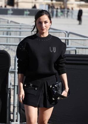Ana de Armas arrives at the Louis Vuitton Collection Femme Prêt à Porter Printemps Eté 2026 show at the Paris Fashion Week PFW in the Cour Carrée du Louvre, Paris, France, on September 30, 2025 Denis Guignebourg Bestimage Arrivals at the Louis Vuitton fashion show as part of Spring Summer 2026 Paris Fashion Week held at The Louvre in Paris, France, on September 30, 2025 Paris France  Copyright: xDenisxGuignebourgx xBestimagexDenisxGuignebourgx xBestimagex