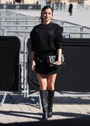 Ana de Armas arrives at the Louis Vuitton Collection Femme Prêt à Porter Printemps Eté 2026 show at the Paris Fashion Week PFW in the Cour Carrée du Louvre, Paris, France, on September 30, 2025 Denis Guignebourg Bestimage Arrivals at the Louis Vuitton fashion show as part of Spring Summer 2026 Paris Fashion Week held at The Louvre in Paris, France, on September 30, 2025 Paris France  Copyright: xDenisxGuignebourgx xBestimagexDenisxGuignebourgx xBestimagex