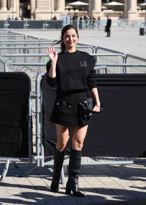 Ana de Armas arrives at the Louis Vuitton Collection Femme Prêt à Porter Printemps Eté 2026 show at the Paris Fashion Week PFW in the Cour Carrée du Louvre, Paris, France, on September 30, 2025 Denis Guignebourg Bestimage Arrivals at the Louis Vuitton fashion show as part of Spring Summer 2026 Paris Fashion Week held at The Louvre in Paris, France, on September 30, 2025 Paris France  Copyright: xDenisxGuignebourgx xBestimagexDenisxGuignebourgx xBestimagex