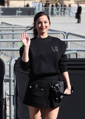 Ana de Armas arrives at the Louis Vuitton Collection Femme Prêt à Porter Printemps Eté 2026 show at the Paris Fashion Week PFW in the Cour Carrée du Louvre, Paris, France, on September 30, 2025 Denis Guignebourg Bestimage Arrivals at the Louis Vuitton fashion show as part of Spring Summer 2026 Paris Fashion Week held at The Louvre in Paris, France, on September 30, 2025 Paris France  Copyright: xDenisxGuignebourgx xBestimagexDenisxGuignebourgx xBestimagex