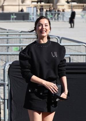Ana de Armas arrives at the Louis Vuitton Collection Femme Prêt à Porter Printemps Eté 2026 show at the Paris Fashion Week PFW in the Cour Carrée du Louvre, Paris, France, on September 30, 2025 Denis Guignebourg Bestimage Arrivals at the Louis Vuitton fashion show as part of Spring Summer 2026 Paris Fashion Week held at The Louvre in Paris, France, on September 30, 2025 Paris France  Copyright: xDenisxGuignebourgx xBestimagexDenisxGuignebourgx xBestimagex
