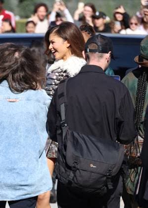 Zendaya arrives at the Louis Vuitton Collection Femme Prêt à Porter Printemps Eté 2026 fashion show as part of Paris Fashion Week PFW at the Cour Carrée du Louvre in Paris, France, on September 30, 2025 Denis Guignebourg Bestimage Arrivals at the Louis Vuitton fashion show as part of Spring Summer 2026 Paris Fashion Week held at The Louvre in Paris, France, on September 30, 2025 Paris France  Copyright: xDenisxGuignebourgx xBestimagexDenisxGuignebourgx xBestimagex