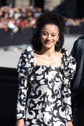 Chase Infiniti arrives at the Louis Vuitton Collection Femme Prêt à Porter Printemps Eté 2026 fashion show as part of Paris Fashion Week PFW at the Cour Carrée du Louvre in Paris, France, on September 30, 2025 Denis Guignebourg Bestimage Arrivals at the Louis Vuitton fashion show as part of Spring Summer 2026 Paris Fashion Week held at The Louvre in Paris, France, on September 30, 2025 Paris France  Copyright: xDenisxGuignebourgx xBestimagexDenisxGuignebourgx xBestimagex