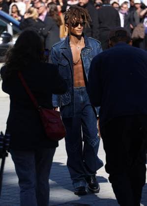 Jaden Smith arrives at the Louis Vuitton Collection Femme Prêt à Porter Printemps Eté 2026 fashion show as part of Paris Fashion Week PFW at the Cour Carrée du Louvre in Paris, France, on September 30, 2025 Denis Guignebourg Bestimage Arrivals at the Louis Vuitton fashion show as part of Spring Summer 2026 Paris Fashion Week held at The Louvre in Paris, France, on September 30, 2025 Paris France  Copyright: xDenisxGuignebourgx xBestimagexDenisxGuignebourgx xBestimagex