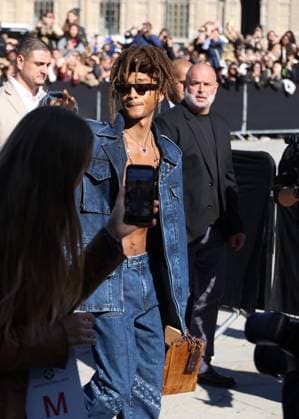 Jaden Smith arrives at the Louis Vuitton Collection Femme Prêt à Porter Printemps Eté 2026 fashion show as part of Paris Fashion Week PFW at the Cour Carrée du Louvre in Paris, France, on September 30, 2025 Denis Guignebourg Bestimage Arrivals at the Louis Vuitton fashion show as part of Spring Summer 2026 Paris Fashion Week held at The Louvre in Paris, France, on September 30, 2025 Paris France  Copyright: xDenisxGuignebourgx xBestimagexDenisxGuignebourgx xBestimagex