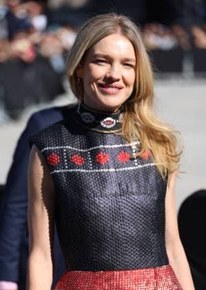 Natalia Vodianova arrives at the Louis Vuitton Collection Femme Prêt à Porter Printemps Eté 2026 fashion show as part of Paris Fashion Week PFW in the Cour Carrée du Louvre, Paris, France, on September 30, 2025 Denis Guignebourg Bestimage Arrivals at the Louis Vuitton fashion show as part of Spring Summer 2026 Paris Fashion Week held at The Louvre in Paris, France, on September 30, 2025 Paris France  Copyright: xDenisxGuignebourgx xBestimagexDenisxGuignebourgx xBestimagex