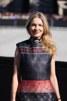 Natalia Vodianova arrives at the Louis Vuitton Collection Femme Prêt à Porter Printemps Eté 2026 fashion show as part of Paris Fashion Week PFW in the Cour Carrée du Louvre, Paris, France, on September 30, 2025 Denis Guignebourg Bestimage Arrivals at the Louis Vuitton fashion show as part of Spring Summer 2026 Paris Fashion Week held at The Louvre in Paris, France, on September 30, 2025 Paris France  Copyright: xDenisxGuignebourgx xBestimagexDenisxGuignebourgx xBestimagex