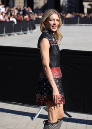 Natalia Vodianova arrives at the Louis Vuitton Collection Femme Prêt à Porter Printemps Eté 2026 fashion show as part of Paris Fashion Week PFW in the Cour Carrée du Louvre, Paris, France, on September 30, 2025 Denis Guignebourg Bestimage Arrivals at the Louis Vuitton fashion show as part of Spring Summer 2026 Paris Fashion Week held at The Louvre in Paris, France, on September 30, 2025 Paris France  Copyright: xDenisxGuignebourgx xBestimagexDenisxGuignebourgx xBestimagex
