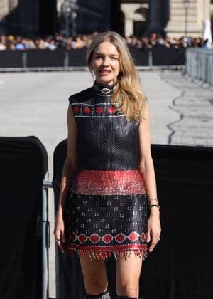 Natalia Vodianova arrives at the Louis Vuitton Collection Femme Prêt à Porter Printemps Eté 2026 fashion show as part of Paris Fashion Week PFW in the Cour Carrée du Louvre, Paris, France, on September 30, 2025 Denis Guignebourg Bestimage Arrivals at the Louis Vuitton fashion show as part of Spring Summer 2026 Paris Fashion Week held at The Louvre in Paris, France, on September 30, 2025 Paris France  Copyright: xDenisxGuignebourgx xBestimagexDenisxGuignebourgx xBestimagex