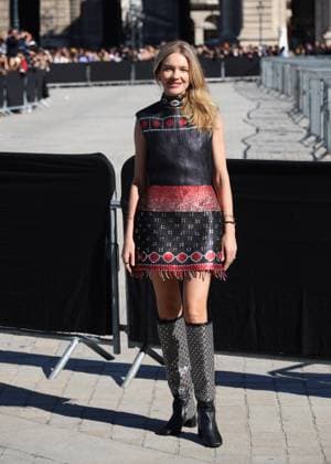 Natalia Vodianova arrives at the Louis Vuitton Collection Femme Prêt à Porter Printemps Eté 2026 fashion show as part of Paris Fashion Week PFW in the Cour Carrée du Louvre, Paris, France, on September 30, 2025 Denis Guignebourg Bestimage Arrivals at the Louis Vuitton fashion show as part of Spring Summer 2026 Paris Fashion Week held at The Louvre in Paris, France, on September 30, 2025 Paris France  Copyright: xDenisxGuignebourgx xBestimagexDenisxGuignebourgx xBestimagex