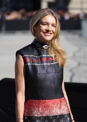 Natalia Vodianova arrives at the Louis Vuitton Collection Femme Prêt à Porter Printemps Eté 2026 fashion show as part of Paris Fashion Week PFW in the Cour Carrée du Louvre, Paris, France, on September 30, 2025 Denis Guignebourg Bestimage Arrivals at the Louis Vuitton fashion show as part of Spring Summer 2026 Paris Fashion Week held at The Louvre in Paris, France, on September 30, 2025 Paris France  Copyright: xDenisxGuignebourgx xBestimagexDenisxGuignebourgx xBestimagex