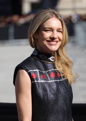 Natalia Vodianova arrives at the Louis Vuitton Collection Femme Prêt à Porter Printemps Eté 2026 fashion show as part of Paris Fashion Week PFW in the Cour Carrée du Louvre, Paris, France, on September 30, 2025 Denis Guignebourg Bestimage Arrivals at the Louis Vuitton fashion show as part of Spring Summer 2026 Paris Fashion Week held at The Louvre in Paris, France, on September 30, 2025 Paris France  Copyright: xDenisxGuignebourgx xBestimagexDenisxGuignebourgx xBestimagex