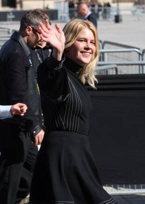 Zaho de Sagazan arrives at the Louis Vuitton Collection Femme Prêt à Porter Printemps Eté 2026 show at the Paris Fashion Week PFW in the Cour Carrée du Louvre, Paris, France, on September 30, 2025 Denis Guignebourg Bestimage Arrivals at the Louis Vuitton fashion show as part of Spring Summer 2026 Paris Fashion Week held at The Louvre in Paris, France, on September 30, 2025 Paris France  Copyright: xDenisxGuignebourgx xBestimagexDenisxGuignebourgx xBestimagex