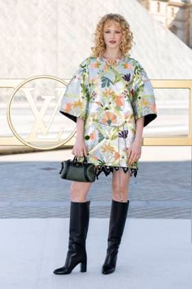 Emma Laird at the photocall of the Vuitton Fashion Show, Spring Summer 2026 Collection as part of Paris Fashion Week PFW in the Cour Carrée du Louvre, Paris, France, September 30th, 2025 Olivier Borde Bestimage Photocall of the Vuitton Fashion Show, Spring Summer 2026 Collection as part of Paris Fashion Week, France, September 30th, 2025 Paris France  Copyright: xOLIVIERxBORDEx xBESTIMAGExOLIVIERxBORDEx xBESTIMAGEx
