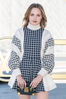 Odessa Young at the photocall of the Vuitton Fashion Show, Spring Summer 2026 Collection as part of Paris Fashion Week PFW in the Cour Carrée du Louvre, Paris, France, September 30th, 2025 Olivier Borde Bestimage Photocall of the Vuitton Fashion Show, Spring Summer 2026 Collection as part of Paris Fashion Week, France, September 30th, 2025 Paris France  Copyright: xOLIVIERxBORDEx xBESTIMAGExOLIVIERxBORDEx xBESTIMAGEx