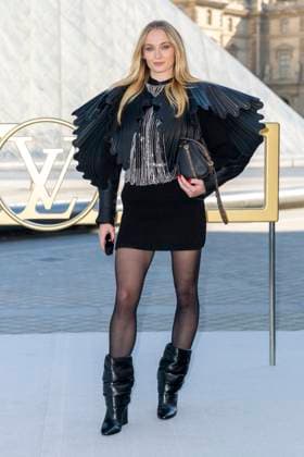 Sophie Turner at the photocall of the Vuitton Fashion Show, Spring Summer 2026 Collection as part of Paris Fashion Week PFW in the Cour Carrée du Louvre, Paris, France, September 30th, 2025 Olivier Borde Bestimage Photocall of the Vuitton Fashion Show, Spring Summer 2026 Collection as part of Paris Fashion Week, France, September 30th, 2025 Paris France  Copyright: xOLIVIERxBORDEx xBESTIMAGExOLIVIERxBORDEx xBESTIMAGEx