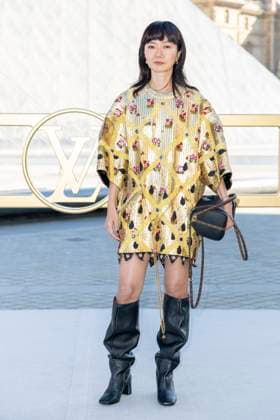 Bae Doona at the photocall of the Vuitton Fashion Show, Spring Summer 2026 Collection as part of Paris Fashion Week PFW in the Cour Carrée du Louvre, Paris, France, September 30th, 2025 Olivier Borde Bestimage Photocall of the Vuitton Fashion Show, Spring Summer 2026 Collection as part of Paris Fashion Week, France, September 30th, 2025 Paris France  Copyright: xOLIVIERxBORDEx xBESTIMAGExOLIVIERxBORDEx xBESTIMAGEx