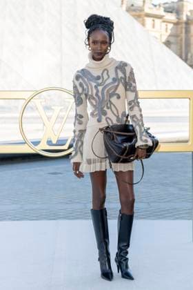 Lous, the Yakuza at the photocall of the Vuitton Fashion Show, Spring Summer 2026 Collection as part of Paris Fashion Week PFW in the Cour Carrée du Louvre, Paris, France, September 30th, 2025 Olivier Borde Bestimage Photocall of the Vuitton Fashion Show, Spring Summer 2026 Collection as part of Paris Fashion Week, France, September 30th, 2025 Paris France Copyright: xOLIVIERxBORDEx xBESTIMAGExOLIVIERxBORDEx xBESTIMAGEx