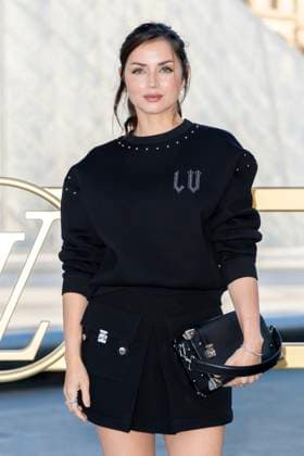 Ana de Armas at the photocall of the Vuitton Fashion Show, Spring Summer 2026 Collection as part of Paris Fashion Week PFW in the Cour Carrée du Louvre, Paris, France, September 30th, 2025 Olivier Borde Bestimage Photocall of the Vuitton Fashion Show, Spring Summer 2026 Collection as part of Paris Fashion Week, France, September 30th, 2025 Paris France  Copyright: xOLIVIERxBORDEx xBESTIMAGExOLIVIERxBORDEx xBESTIMAGEx