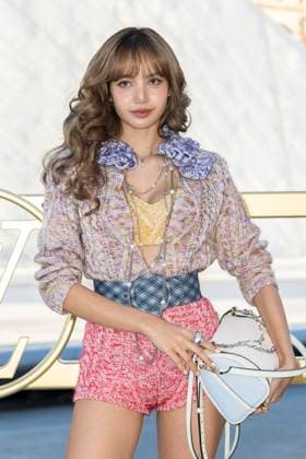 Lisa at the photocall of the Vuitton Fashion Show, Spring Summer 2026 Collection as part of Paris Fashion Week PFW in the Cour Carrée du Louvre, Paris, France, September 30th, 2025 Olivier Borde Bestimage Photocall of the Vuitton Fashion Show, Spring Summer 2026 Collection as part of Paris Fashion Week, France, September 30th, 2025 Paris France  Copyright: xOLIVIERxBORDEx xBESTIMAGExOLIVIERxBORDEx xBESTIMAGEx