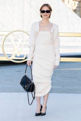 Emma Stone at the photocall of the Vuitton Fashion Show, Spring Summer 2026 Collection as part of Paris Fashion Week PFW in the Cour Carrée du Louvre, Paris, France, September 30th, 2025 Olivier Borde Bestimage Photocall of the Vuitton Fashion Show, Spring Summer 2026 Collection as part of Paris Fashion Week, France, September 30th, 2025 Paris France  Copyright: xOLIVIERxBORDEx xBESTIMAGExOLIVIERxBORDEx xBESTIMAGEx