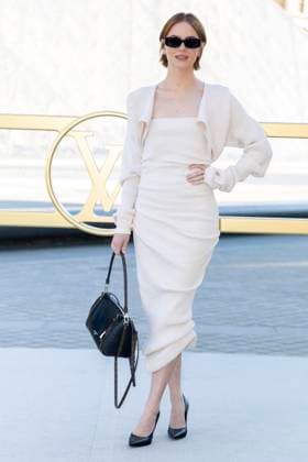 Emma Stone at the photocall of the Vuitton Fashion Show, Spring Summer 2026 Collection as part of Paris Fashion Week PFW in the Cour Carrée du Louvre, Paris, France, September 30th, 2025 Olivier Borde Bestimage Photocall of the Vuitton Fashion Show, Spring Summer 2026 Collection as part of Paris Fashion Week, France, September 30th, 2025 Paris France  Copyright: xOLIVIERxBORDEx xBESTIMAGExOLIVIERxBORDEx xBESTIMAGEx
