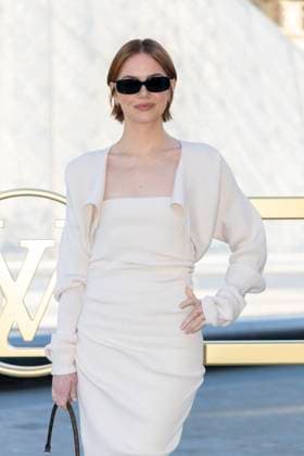 Emma Stone at the photocall of the Vuitton Fashion Show, Spring Summer 2026 Collection as part of Paris Fashion Week PFW in the Cour Carrée du Louvre, Paris, France, September 30th, 2025 Olivier Borde Bestimage Photocall of the Vuitton Fashion Show, Spring Summer 2026 Collection as part of Paris Fashion Week, France, September 30th, 2025 Paris France  Copyright: xOLIVIERxBORDEx xBESTIMAGExOLIVIERxBORDEx xBESTIMAGEx