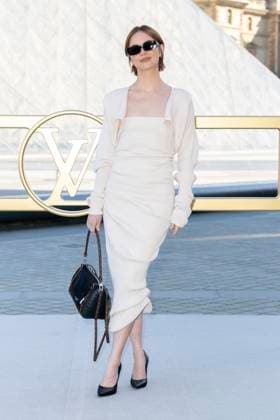 Emma Stone at the photocall of the Vuitton Fashion Show, Spring Summer 2026 Collection as part of Paris Fashion Week PFW in the Cour Carrée du Louvre, Paris, France, September 30th, 2025 Olivier Borde Bestimage Photocall of the Vuitton Fashion Show, Spring Summer 2026 Collection as part of Paris Fashion Week, France, September 30th, 2025 Paris France  Copyright: xOLIVIERxBORDEx xBESTIMAGExOLIVIERxBORDEx xBESTIMAGEx