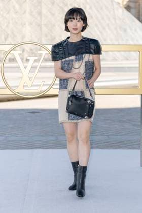 Moeka Hoshi at the photocall of the Vuitton Fashion Show, Spring Summer 2026 Collection as part of Paris Fashion Week PFW in the Cour Carrée du Louvre, Paris, France, September 30th, 2025 Olivier Borde Bestimage Photocall of the Vuitton Fashion Show, Spring Summer 2026 Collection as part of Paris Fashion Week, France, September 30th, 2025 Paris France  Copyright: xOLIVIERxBORDEx xBESTIMAGExOLIVIERxBORDEx xBESTIMAGEx