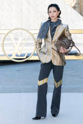 Elaine Zhong Chuxi at the photocall of the Vuitton Fashion Show, Spring Summer 2026 Collection as part of Paris Fashion Week PFW in the Cour Carrée du Louvre, Paris, France, September 30th, 2025 Olivier Borde Bestimage Photocall of the Vuitton Fashion Show, Spring Summer 2026 Collection as part of Paris Fashion Week, France, September 30th, 2025 Paris France  Copyright: xOLIVIERxBORDEx xBESTIMAGExOLIVIERxBORDEx xBESTIMAGEx