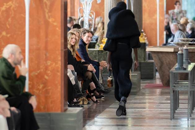 PFW - Louis Vuitton Front Row Lea Seydoux, Delphine Arnault and Antoine Arnault Louis Vuitton fashion show for the Women Ready-to-wear Spring-Summer 2026 collection as part of the Paris Fashion Week, in Paris on September 30, 2025.Photo by Eliot Blondet ABACAPRESS.COM Paris France France  Copyright: xBlondetxEliot ABACAx