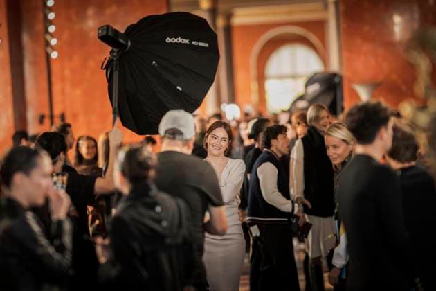 PFW - Louis Vuitton Front Row Emma Stone at the Louis Vuitton fashion show as part of Spring Summer 2026 Paris Fashion Week held at The Louvre on September 30, 2025 in Paris, France. Photo by Eliot Blondet ABACAPRESS.COM Paris France France  Copyright: xBlondetxEliot ABACAx