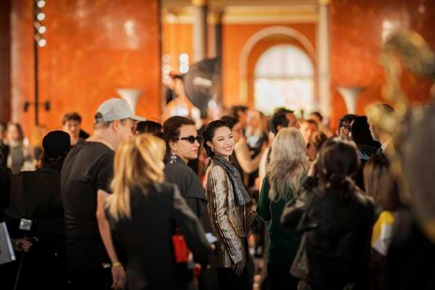 PFW - Louis Vuitton Front Row Elaine Zhong Chuxi at the Louis Vuitton fashion show as part of Spring Summer 2026 Paris Fashion Week held at The Louvre on September 30, 2025 in Paris, France. Photo by Eliot Blondet ABACAPRESS.COM Paris France  Copyright: xBlondetxEliot ABACAx