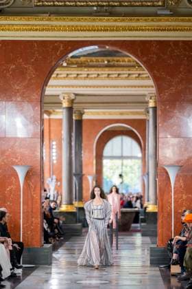PFW - Louis Vuitton Runway A model presents a creation by Louis Vuitton for the Women Ready-to-wear Spring-Summer 2026 collection as part of the Paris Fashion Week, in Paris on September 30, 2025.Photo by Eliot Blondet ABACAPRESS.COM Paris France France  Copyright: xBlondetxEliot ABACAx