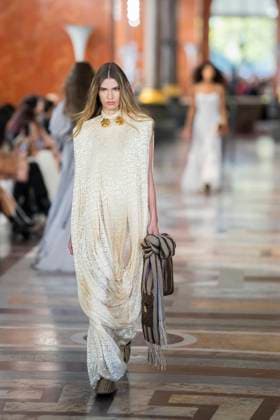 PFW - Louis Vuitton Runway A model presents a creation by Louis Vuitton for the Women Ready-to-wear Spring-Summer 2026 collection as part of the Paris Fashion Week, in Paris on September 30, 2025.Photo by Eliot Blondet ABACAPRESS.COM Paris France France  Copyright: xBlondetxEliot ABACAx