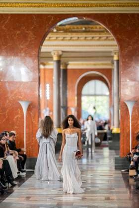 PFW - Louis Vuitton Runway A model presents a creation by Louis Vuitton for the Women Ready-to-wear Spring-Summer 2026 collection as part of the Paris Fashion Week, in Paris on September 30, 2025.Photo by Eliot Blondet ABACAPRESS.COM Paris France France  Copyright: xBlondetxEliot ABACAx