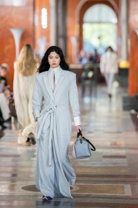 PFW - Louis Vuitton Runway A model presents a creation by Louis Vuitton for the Women Ready-to-wear Spring-Summer 2026 collection as part of the Paris Fashion Week, in Paris on September 30, 2025.Photo by Eliot Blondet ABACAPRESS.COM Paris France France  Copyright: xBlondetxEliot ABACAx