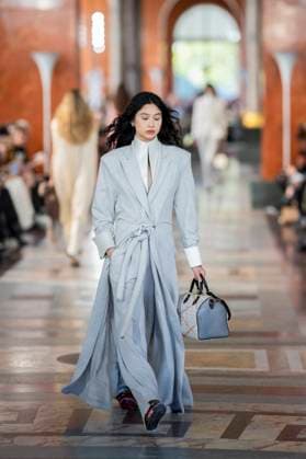 PFW - Louis Vuitton Runway A model presents a creation by Louis Vuitton for the Women Ready-to-wear Spring-Summer 2026 collection as part of the Paris Fashion Week, in Paris on September 30, 2025.Photo by Eliot Blondet ABACAPRESS.COM Paris France France  Copyright: xBlondetxEliot ABACAx