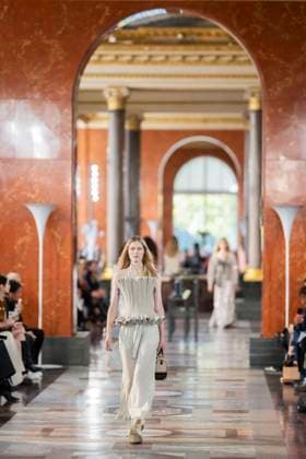 PFW - Louis Vuitton Runway A model presents a creation by Louis Vuitton for the Women Ready-to-wear Spring-Summer 2026 collection as part of the Paris Fashion Week, in Paris on September 30, 2025.Photo by Eliot Blondet ABACAPRESS.COM Paris France France  Copyright: xBlondetxEliot ABACAx