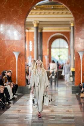 PFW - Louis Vuitton Runway A model presents a creation by Louis Vuitton for the Women Ready-to-wear Spring-Summer 2026 collection as part of the Paris Fashion Week, in Paris on September 30, 2025.Photo by Eliot Blondet ABACAPRESS.COM Paris France France  Copyright: xBlondetxEliot ABACAx